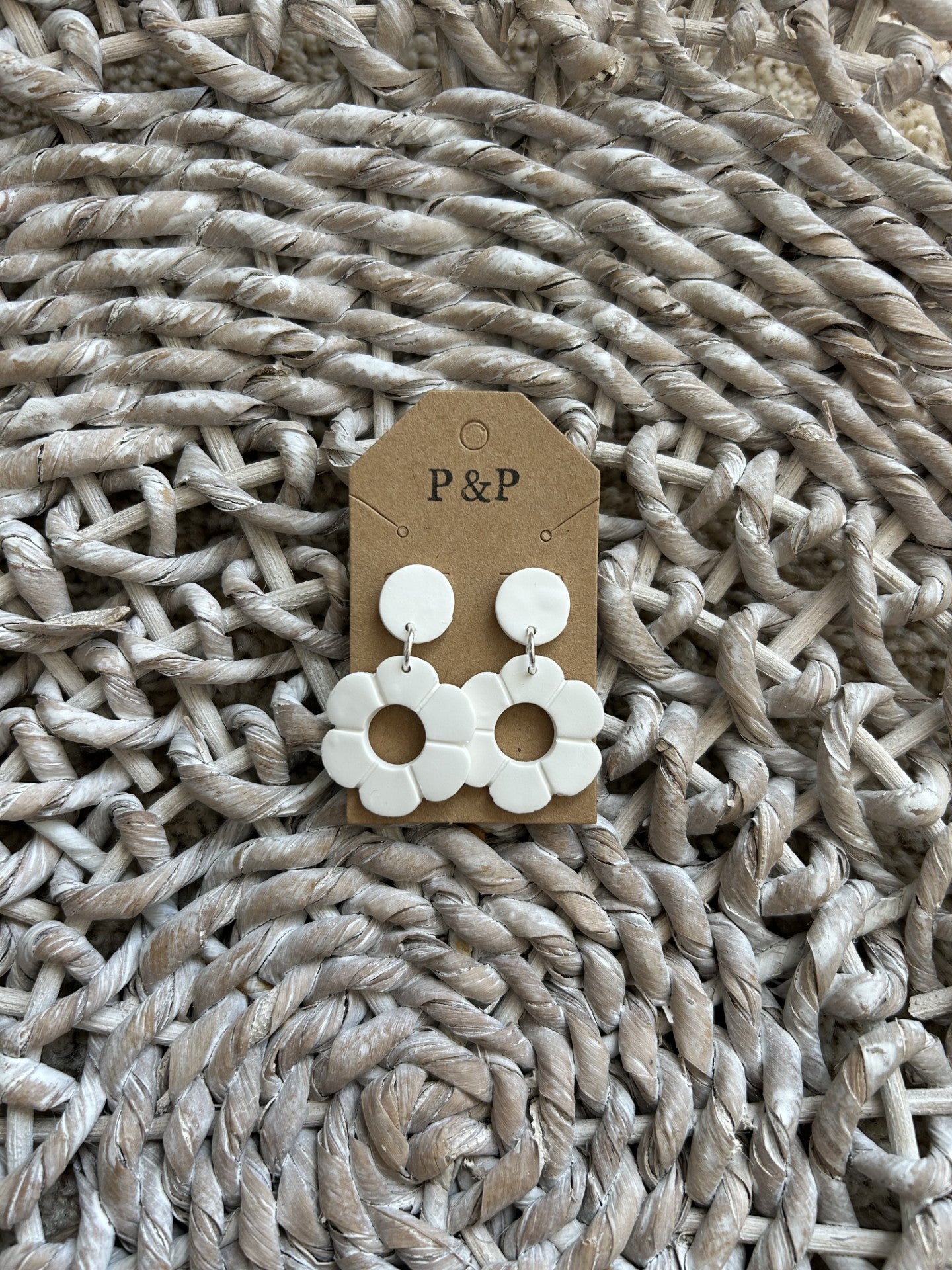 White Daisy - Clay Earring